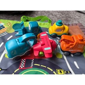 Toddler Take Along Roadway City Play Mat Turns into A Storage Bag 25 x 19"